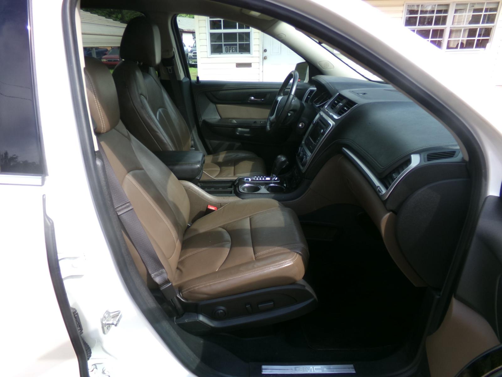 2015 White /Brown GMC Acadia SLT (1GKKRRKD4FJ) with an 3.6L engine, automatic transmission, located at 401 First NE, Bearden, AR, 71720, (870) 687-3414, 33.726528, -92.611519 - Photo #23